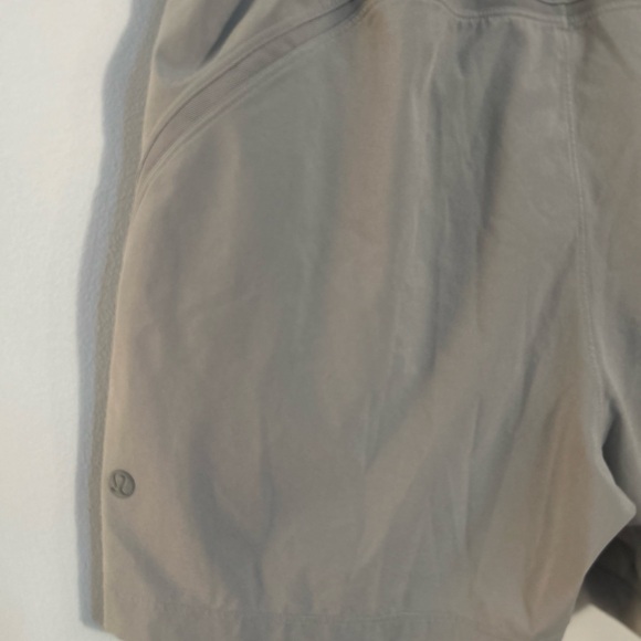 Lululemon Athletica Men's Pace Breaker Linerless Short in Gray - Picture 9 of 14